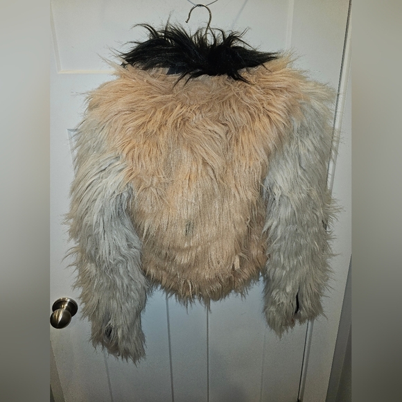 CHASER Faux Fur Moto Jacket Women’s Small – Beige Black Colorblock Shaggy Zip Co - Picture 6 of 13